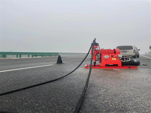 屯昌马路路基路面开裂下沉注浆加固灌浆